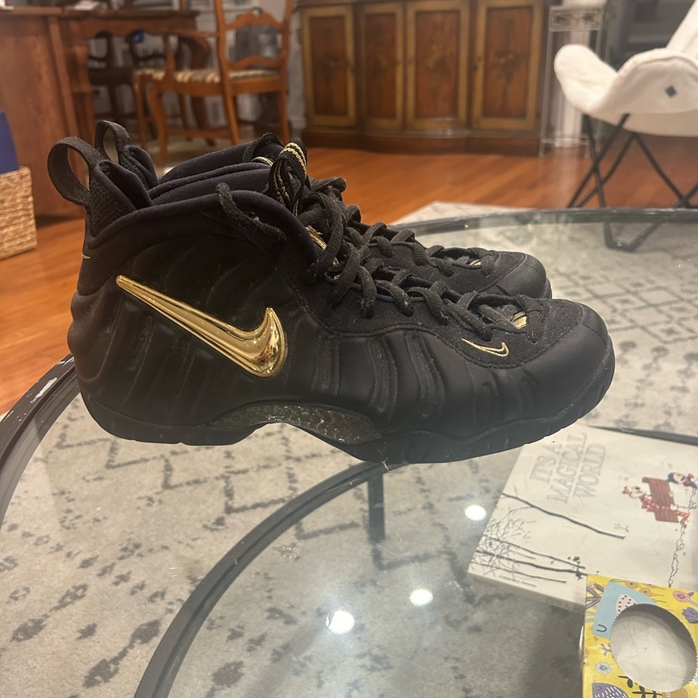 Nike Foam Shoes (9 1/2)